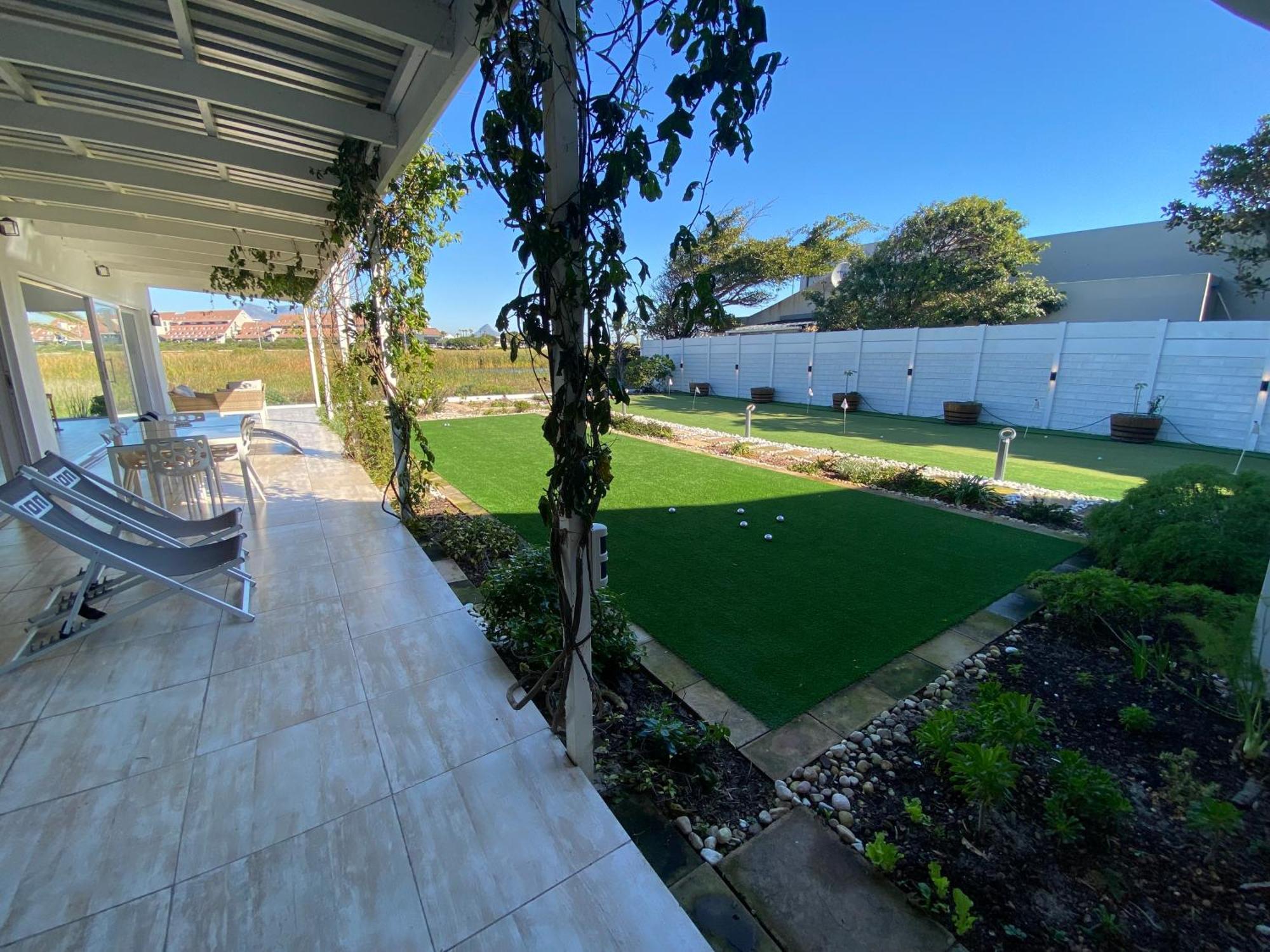Peach On Beach Boutique Guesthouse Bloubergstrand Exterior photo