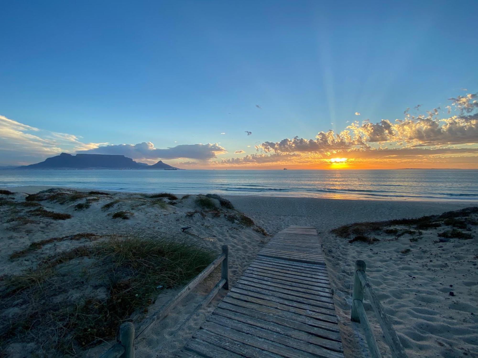 Peach On Beach Boutique Guesthouse Bloubergstrand Exterior photo