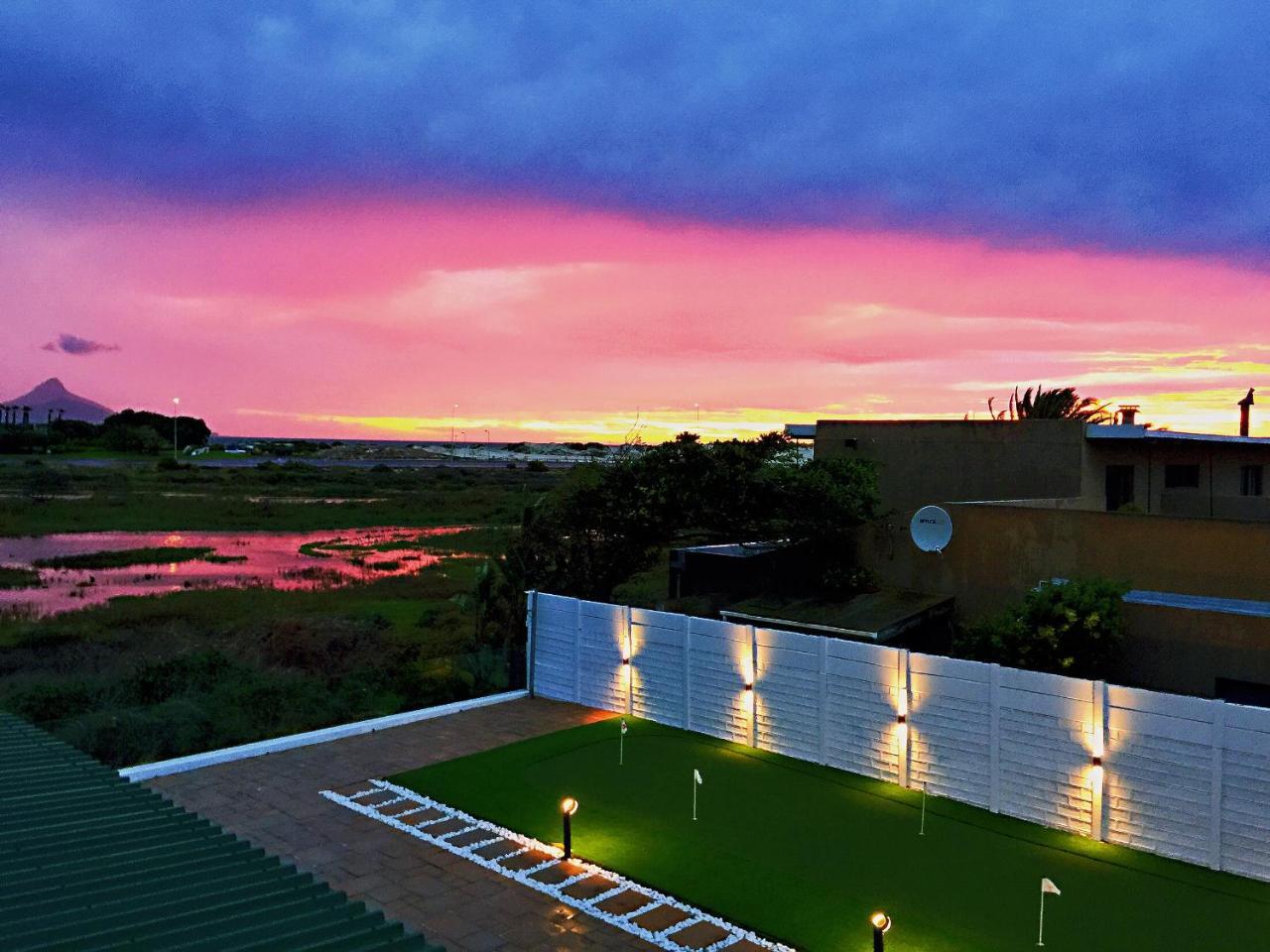 Peach On Beach Boutique Guesthouse Bloubergstrand Exterior photo